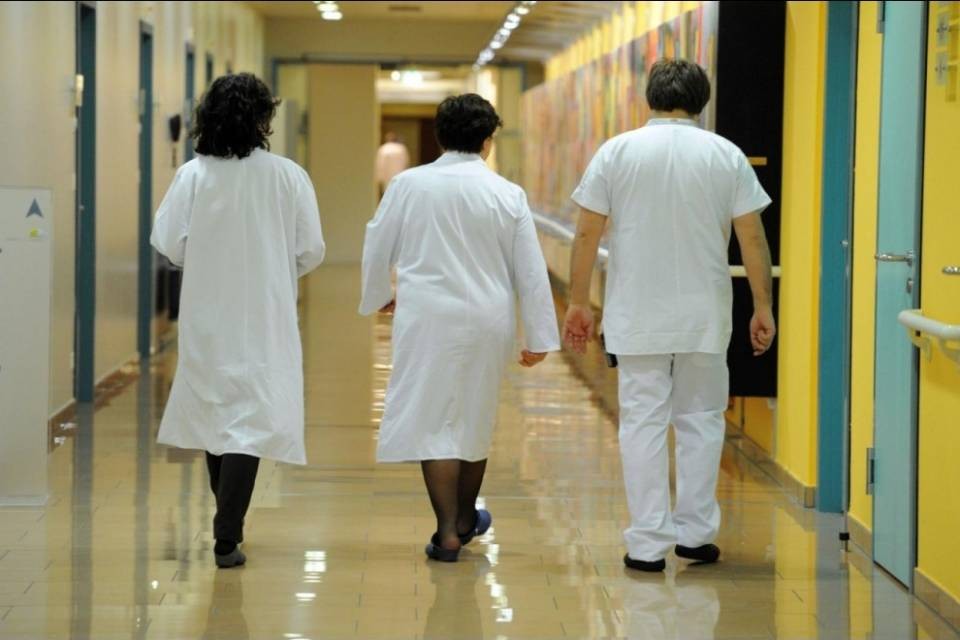 Chi informa i dipendenti degli ospedali?