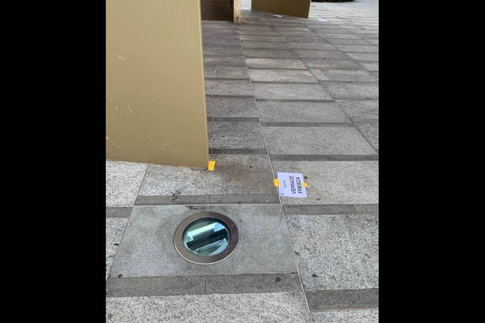 Vandali in azione all'autosilo di Piazza Castello: "Idioti"