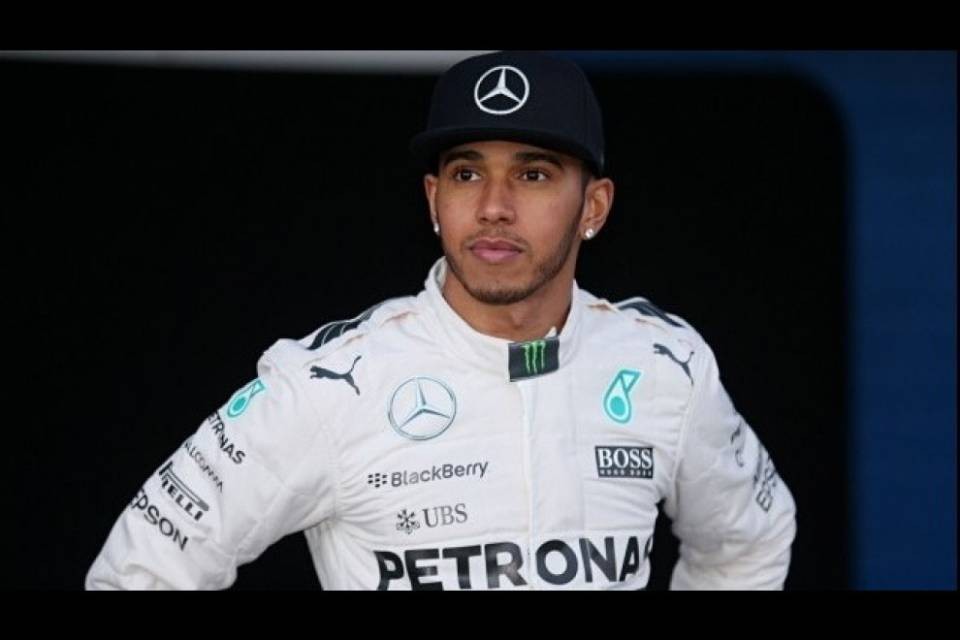 Monte Carlo, pole position per Lewis Hamilton