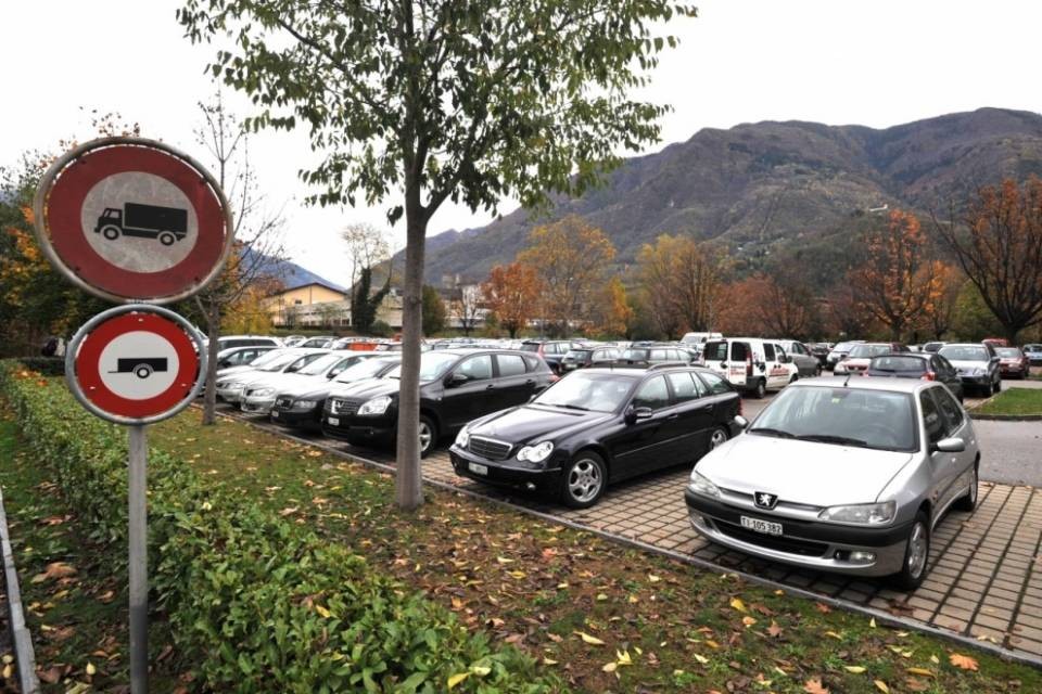 Stop ai maleducati in via Tatti