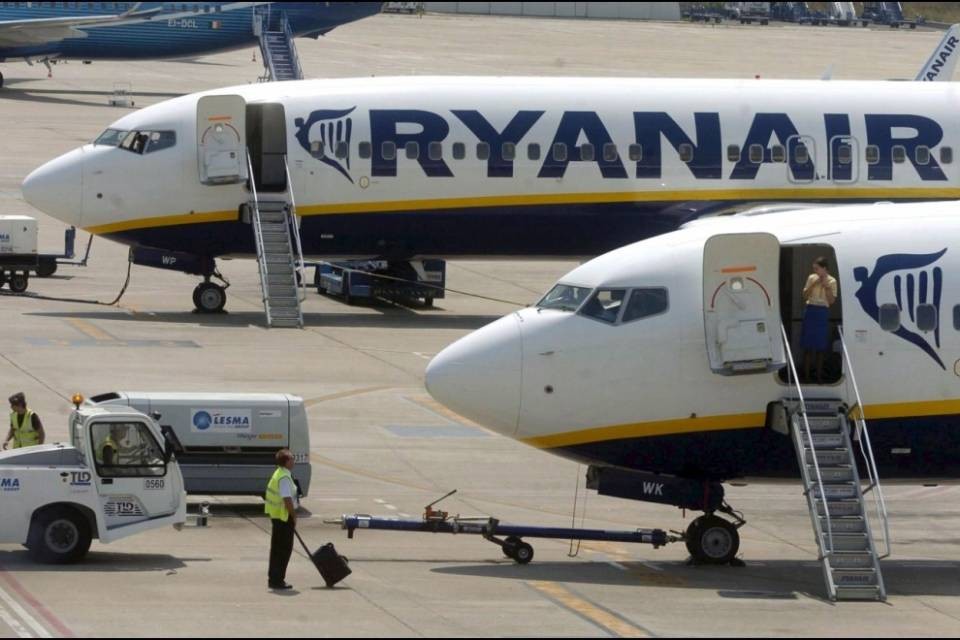 Ryanair accetta finalmente di trattare coi sindacati