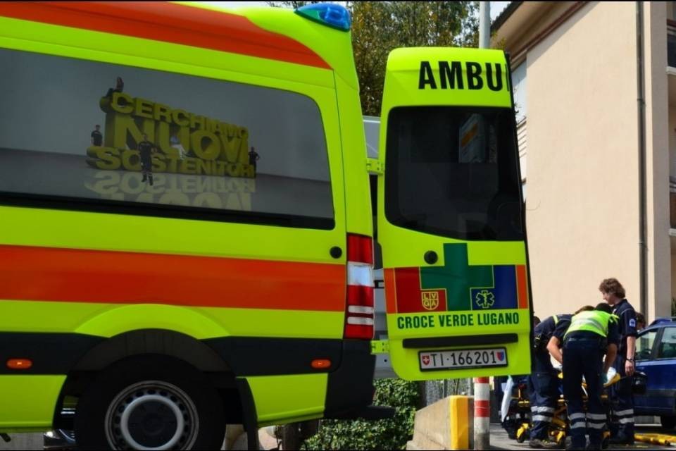 Operaio cade da un'impalcatura
