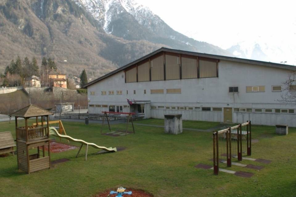 Olivone, un'aula nel bosco vicino al Polisport