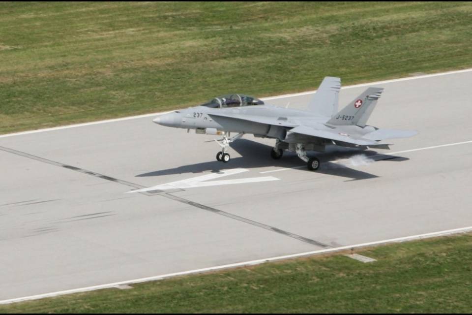 Crepe in cinque F/A-18