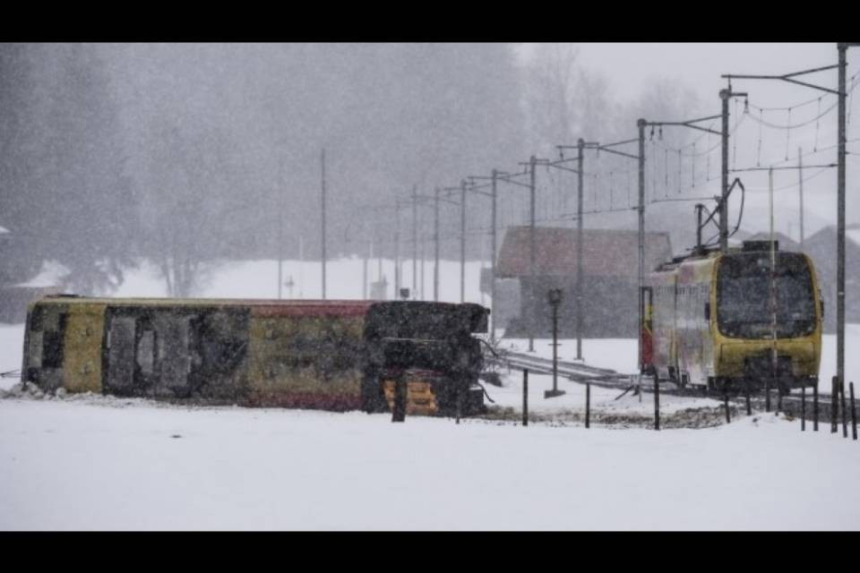 Burglind: treno deraglia a Lenk, diversi feriti