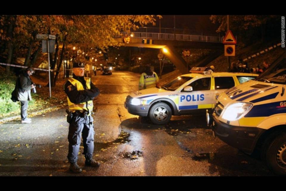 Svezia: attentato contro la polizia, arrestati due sospetti