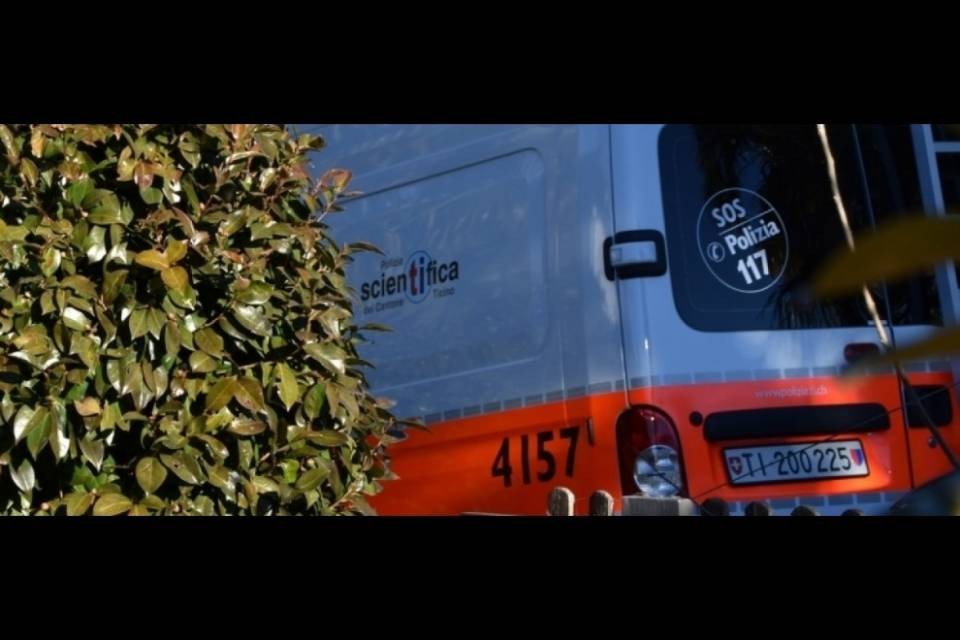 "La Polizia sorveglia la lotteria della parrocchia?"