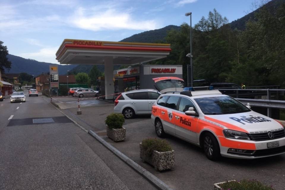 Ponte Cremenaga: rapinato un distributore di benzina