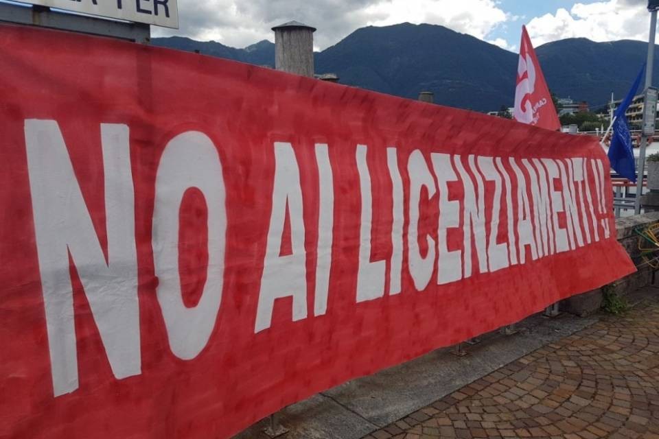 Pedalò e barchette bloccano il Debarcadero