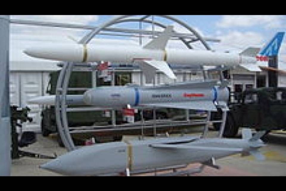 "La Raytheon è uno sponsor inopportuno"