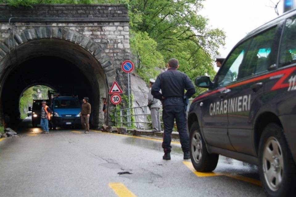 Interrotta la statale Regina sul lago di Como