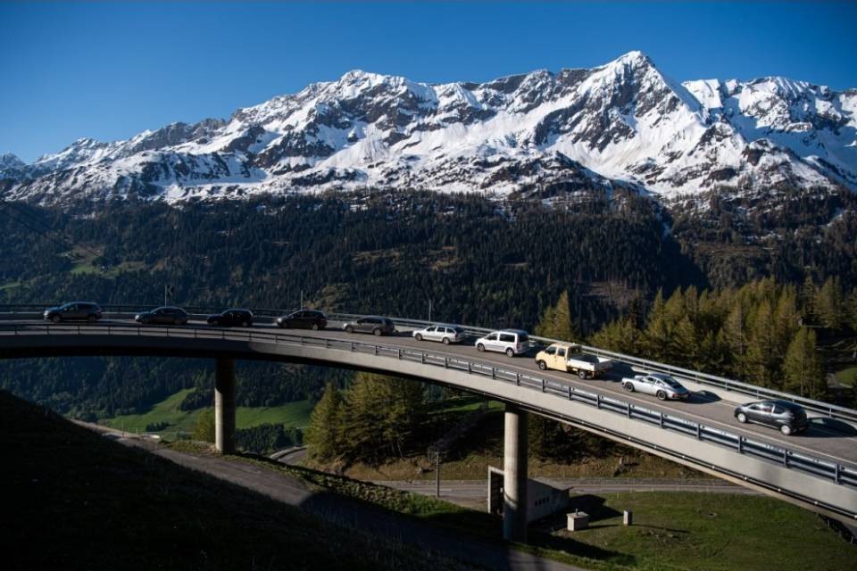 Passo del San Gottardo, perdura il pericolo di valanghe