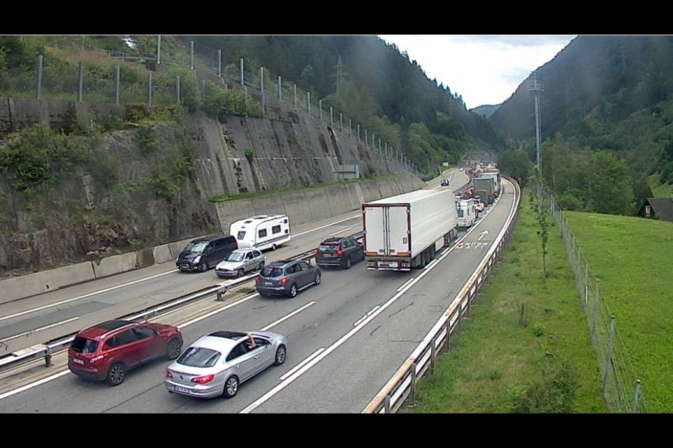 Già 10 km di coda al Gottardo