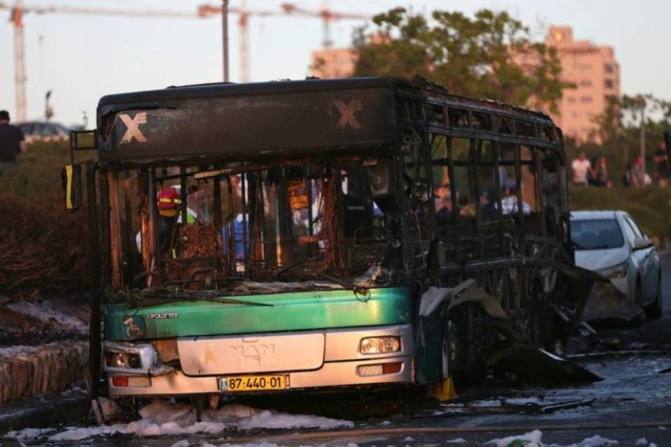 Gerusalemme: esplosione su un bus, 21 feriti