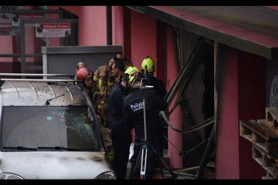 Incendio di Bedano, per ora si esclude l'intervento di terzi