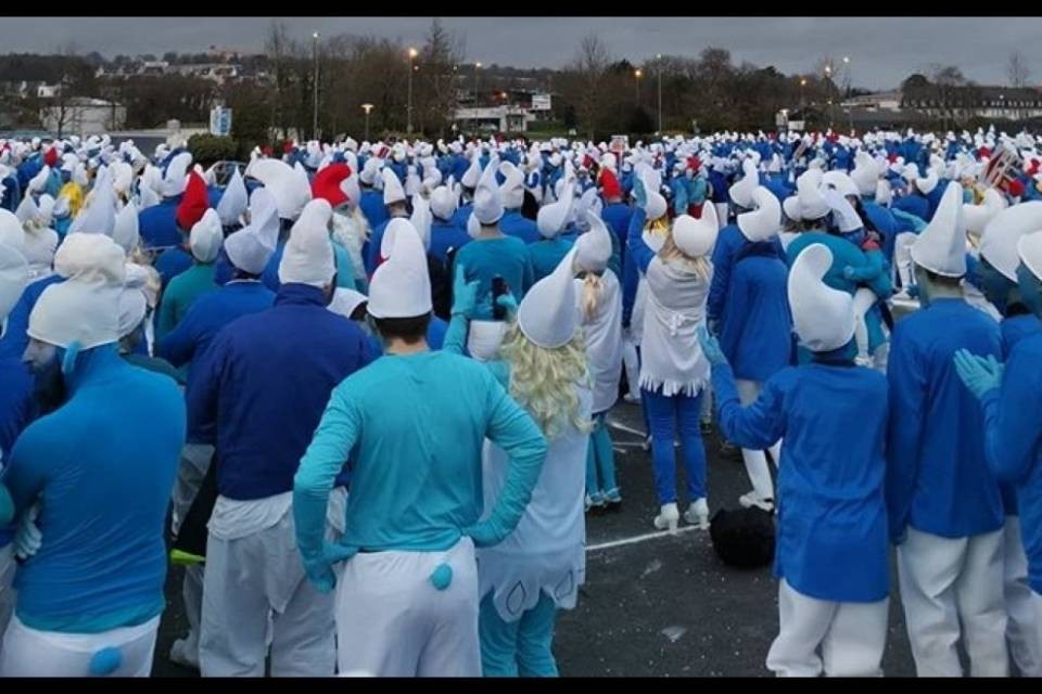 Nonostante il contagio, si trovano in 3'500 vestiti da puffi