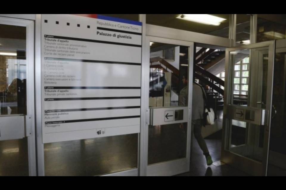 Via di fatto verso un minore, interrogato un educatore