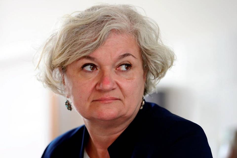 Chiasso, 22 maggio 2018 - da sinistra la dr.ssa Donata Bardelli responsabile medico nuovo reparto cure pallative geriatriche, Fabio Maestrini direttore Istituti sociali Chiasso, Roberta Pantani Tettamanti vicesindaco e Sonia Tettamanti responsabile delle cure Istituti sociali Chiasso in una camera nel nuovo reparto cure paliative per pazienti geriatrici della Casa Giardino (FOTO FIORENZO MAFFI)