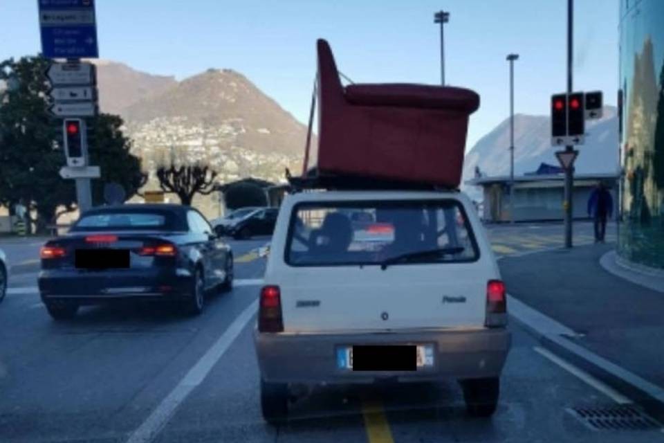Col divano in cantonale...
