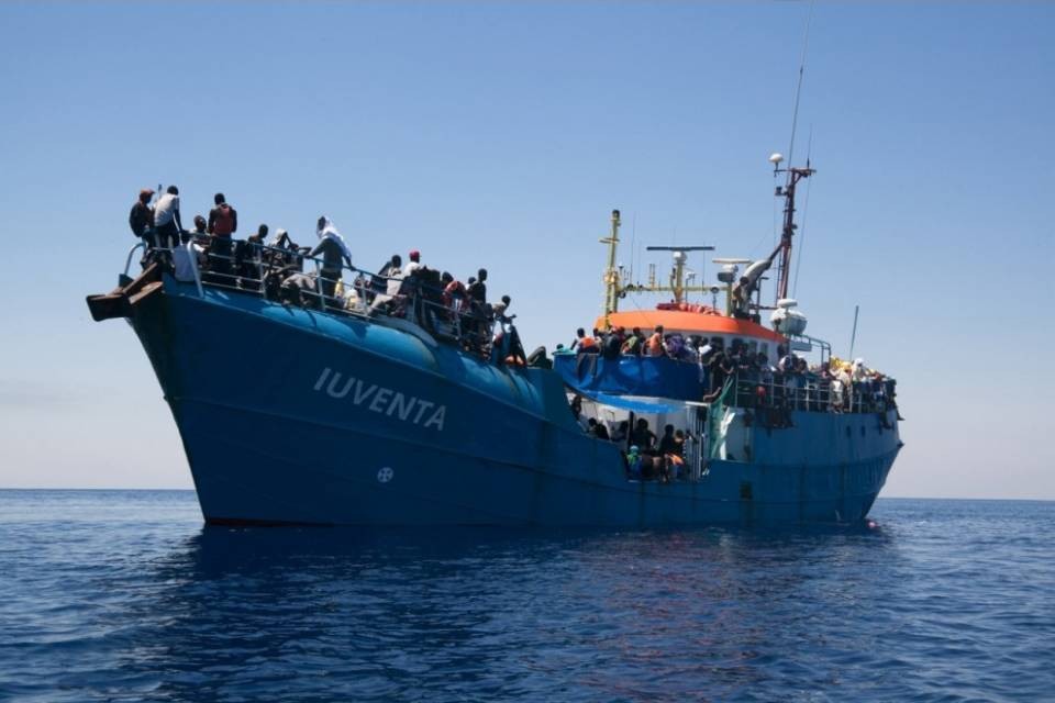 Rapporti coi trafficanti, bloccata la nave di un'ONG