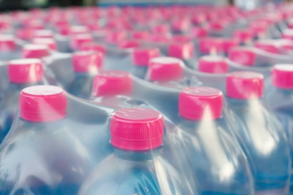 Acqua a domicilio per gli anziani
