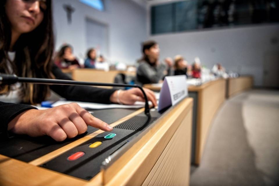 Il PLR supera l'UDC nei parlamenti cantonali