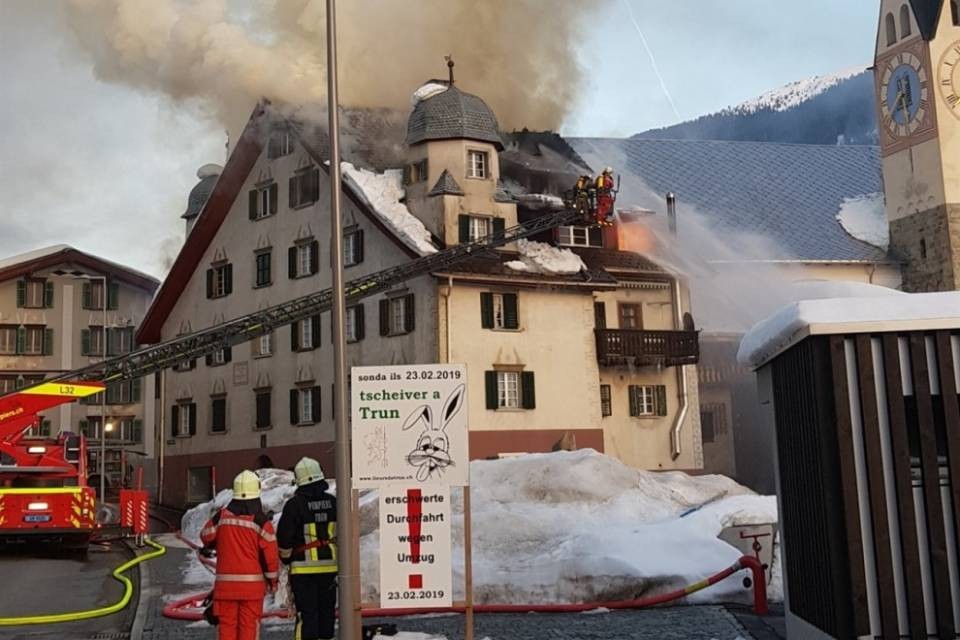 A fuoco una casa a Trun: diverse persone evacuate