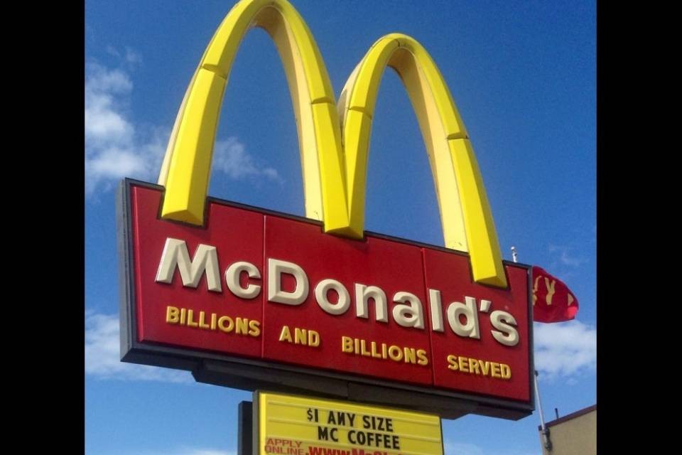 Relazione con una dipendente, silurato il Ceo di McDonald's