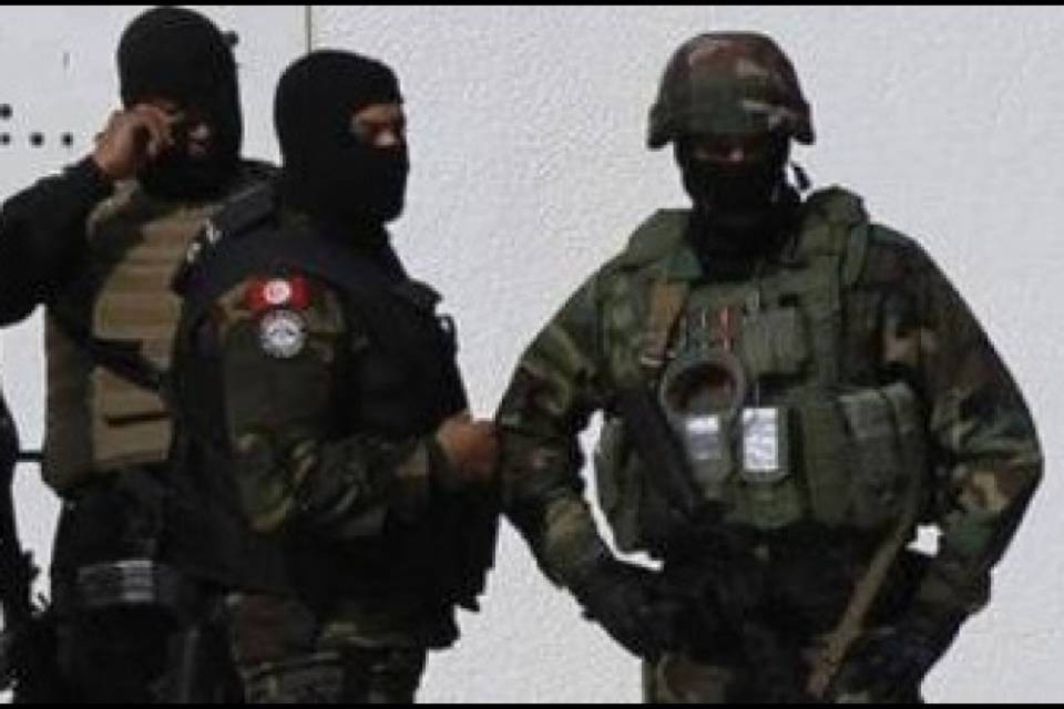 Tunisia: attentato sul confine algerino, almeno 8 i morti
