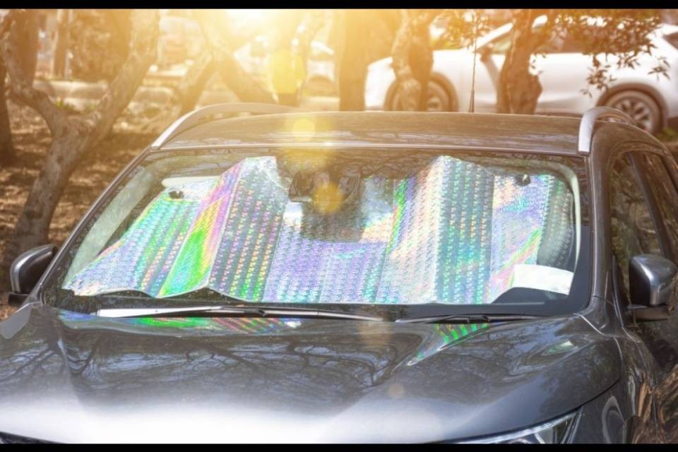 Bambini chiusi in auto, ecco gli errori da evitare