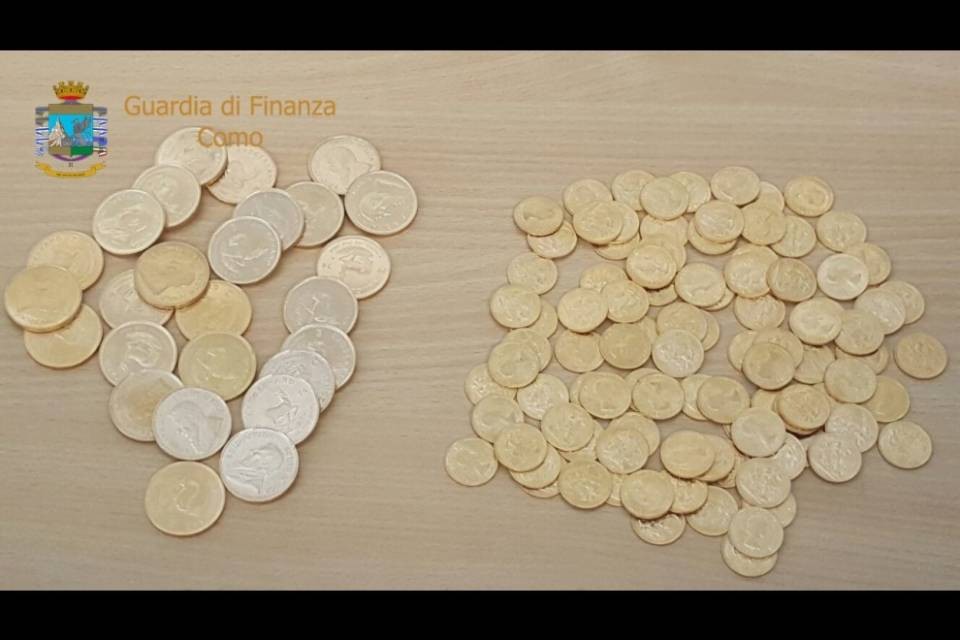 Fermato in dogana con 125 monete d'oro