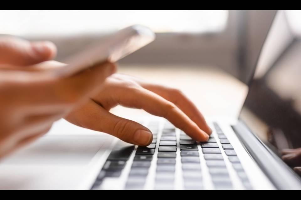 Un utente su due ha paura di essere spiato sul web