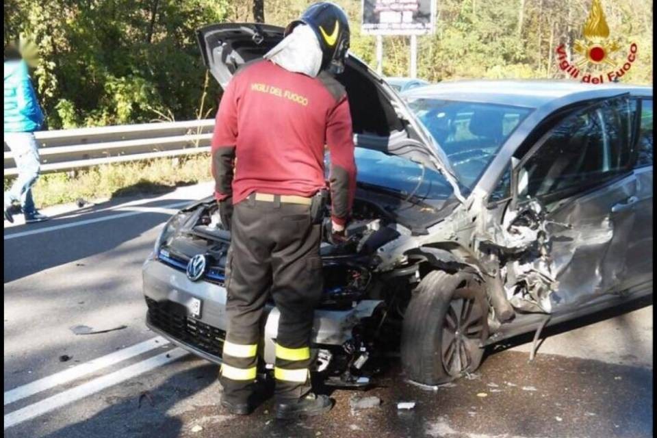 Incidente a Cantello, coinvolta vettura con targhe ticinesi