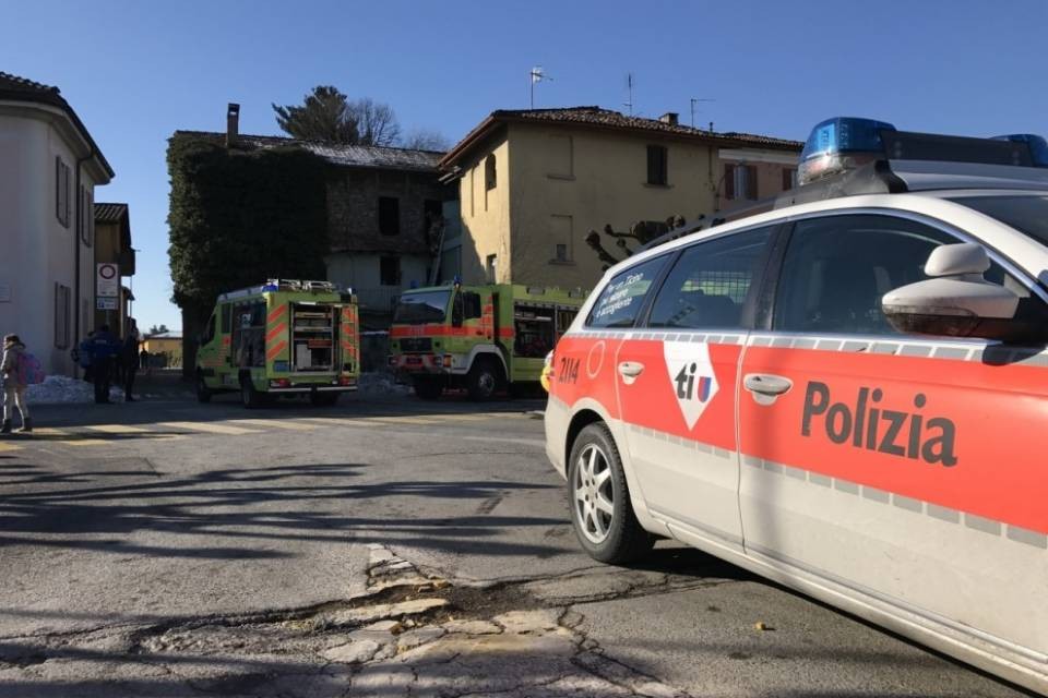 In fiamme una casa disabitata a Genestrerio