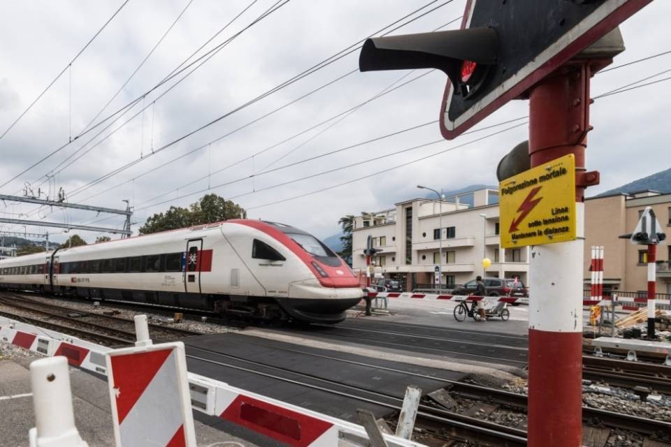Un incidente ogni tre giorni sui passaggi a livello in Svizzera