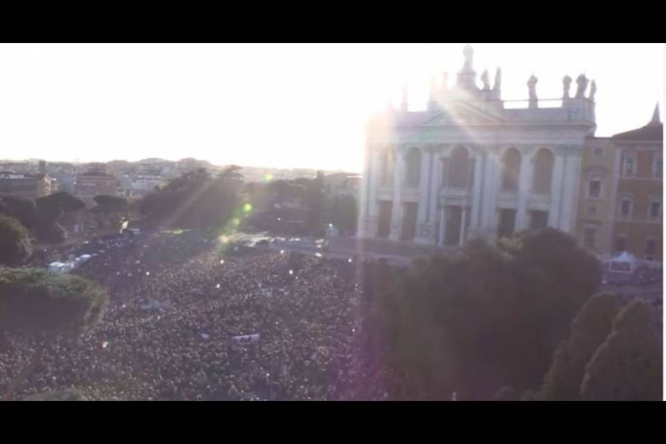 Le Sardine conquistano Piazza San Giovanni a Roma
