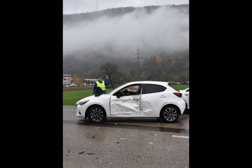 Auto e furgone si scontrano a Quartino