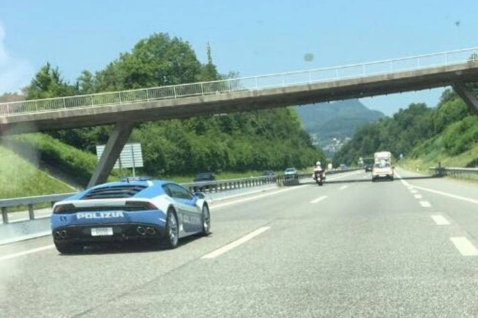La Lamborghini della Stradale di nuovo in Ticino