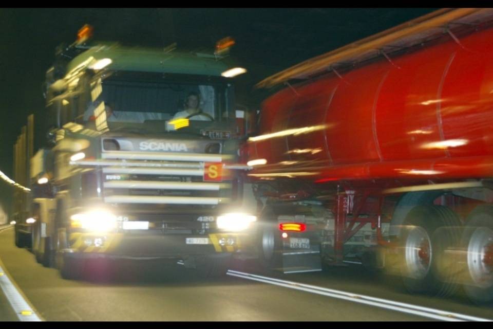 San Gottardo, fermato TIR sovraccarico