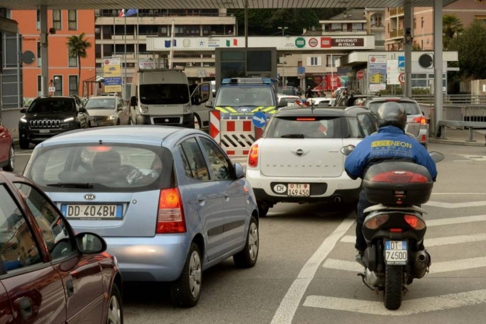 Fermati due accattoni al mercato di Ponte Tresa