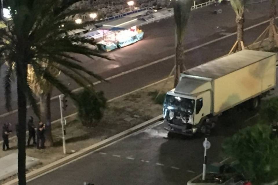 Nizza: l'attentatore era da solo
