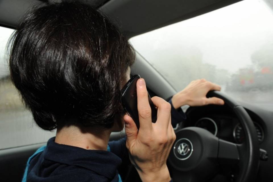 Telefonino al volante: multati 3'946 automobilisti
