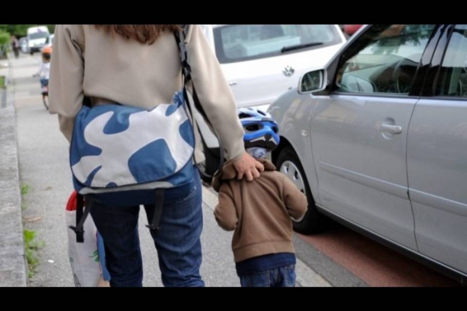 Babysitter gratis per invogliare alla vita politica