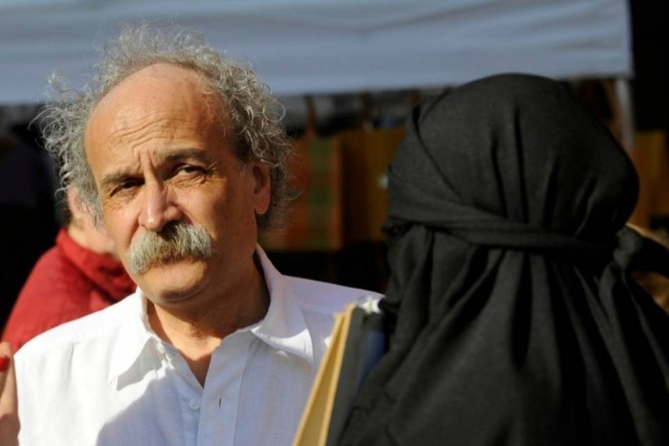 "Non è un incitamento a delinquere?"