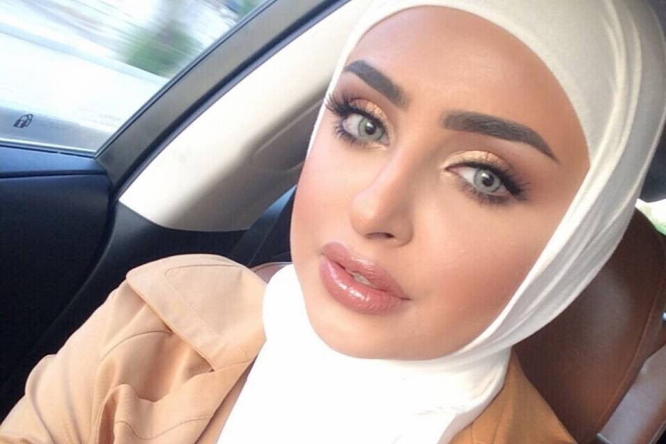 "No ai giorni di riposo per i domestici": e l'influencer perde i suoi sponsor