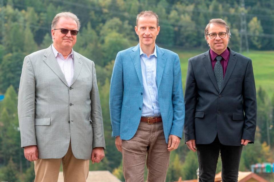 Da sinistra Gabriele Gianolli, vice presidente ESI, l’ing. Andrea Papina, neo-presidente ESI, e l’ing. Luca Rossi, presidente uscente ESI.