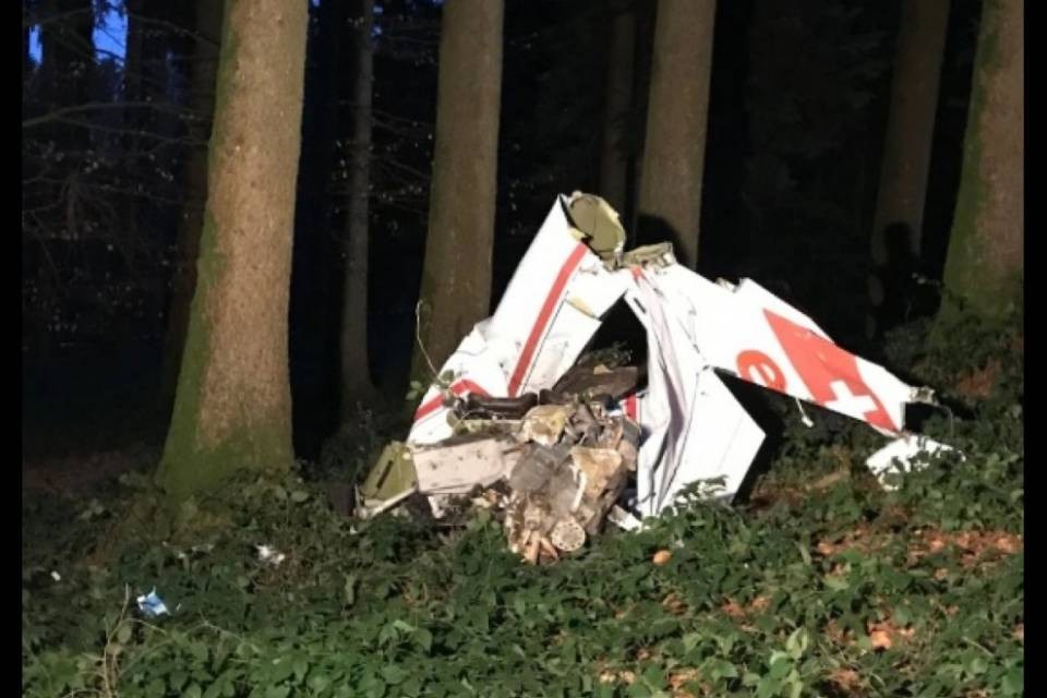 Il pilota del piccolo aereo precipitato ieri aveva 78 anni