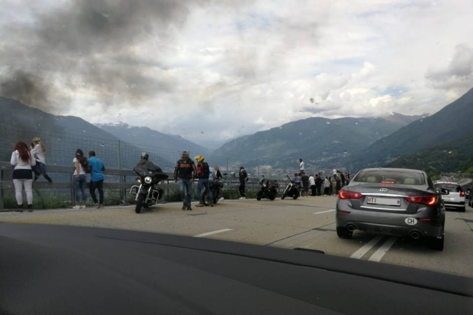 "Tutti fermi per fotografare l'incidente, vergognoso"