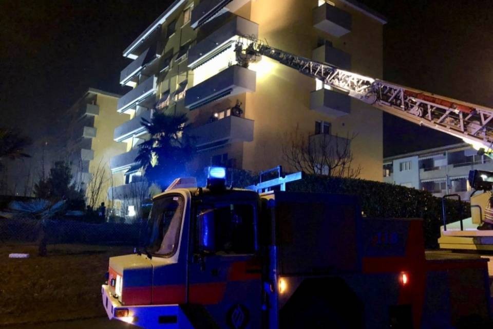 Ancora una notte fuori casa per gli sfollati di Tenero