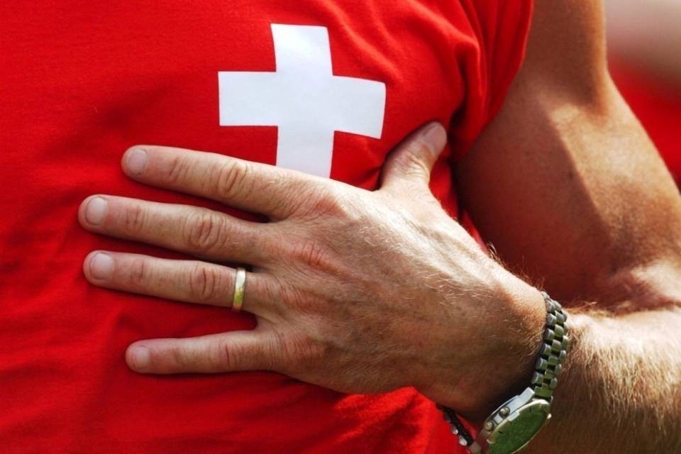 Quattro ex consiglieri federali per il nuovo inno nazionale